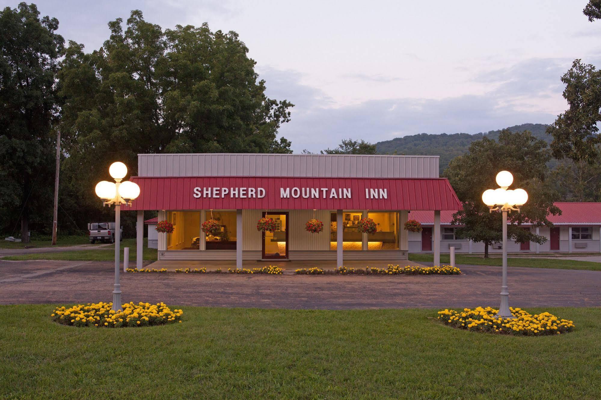 Shepherd Mountain Inn & Suites Pilot Knob Eksteriør bilde