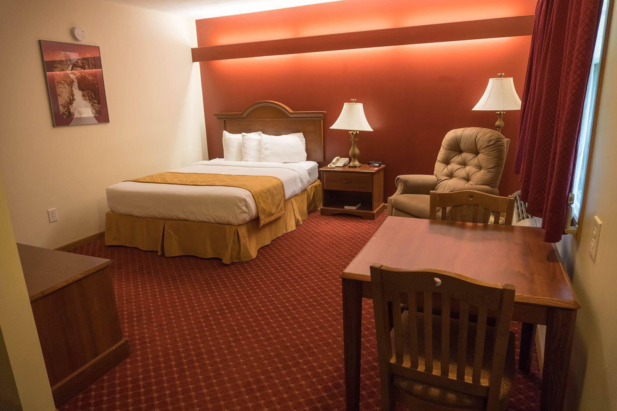 Shepherd Mountain Inn & Suites Pilot Knob Eksteriør bilde
