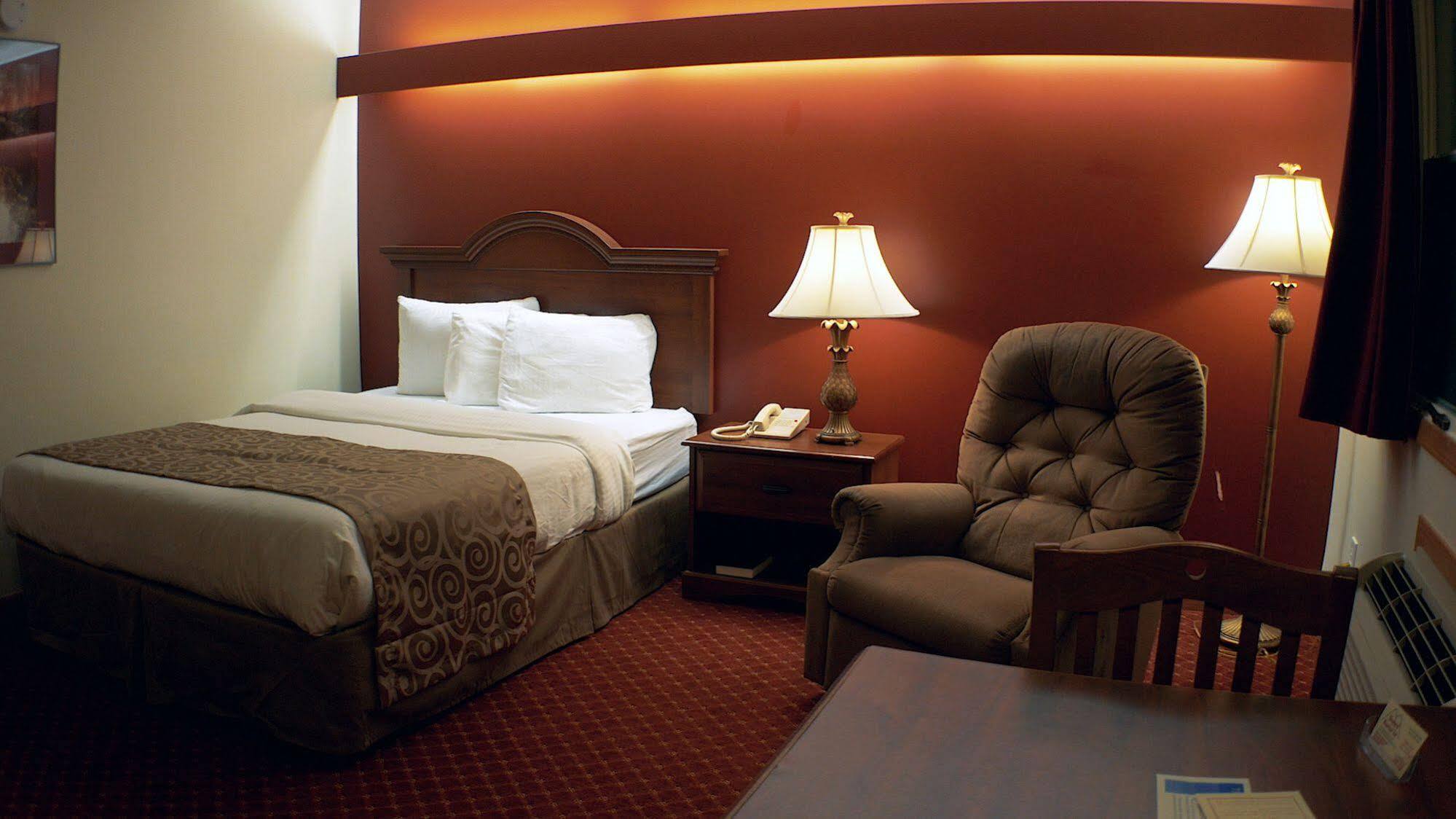 Shepherd Mountain Inn & Suites Pilot Knob Eksteriør bilde